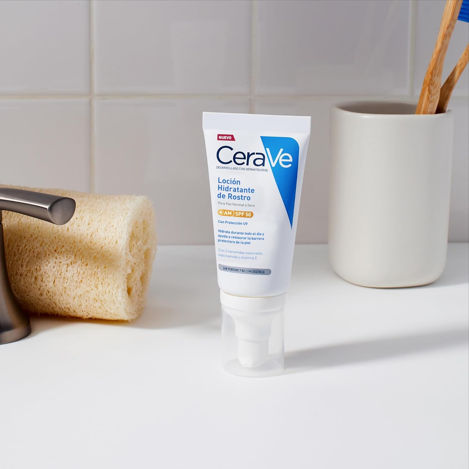 CeraVe, Loción Hidratante de Rostro SPF 50, Para Piel Normal a Seca, Hidratación y Alta Protección Contra los Rayos UVB/UVA, Enriquecida con Ceramidas, 52ml