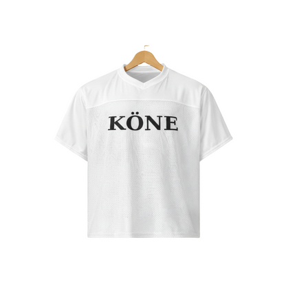 vista completea del tejido de malla y costuras de la camiseta KÖNE