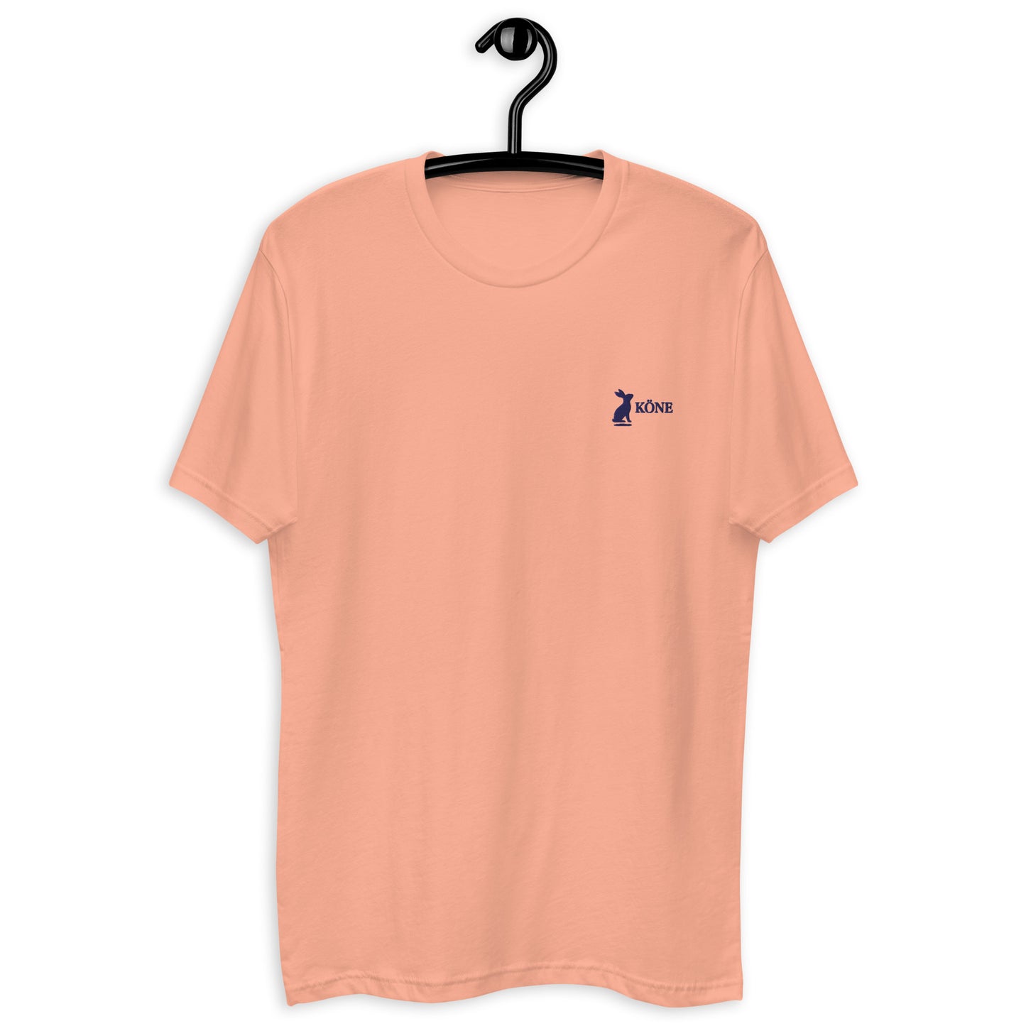 Camiseta KÖNE colgada, vista completa