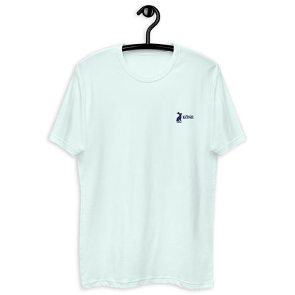 Camiseta KÖNE colgada, vista completa