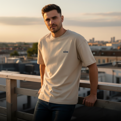 Camiseta oversize KÖNE color arena con logo minimalista bordado