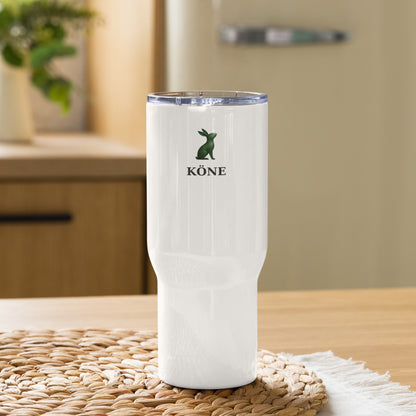 Tumbler de acero inoxidable KÖNE con logo verde y pajita reutilizable y tapa roscada.