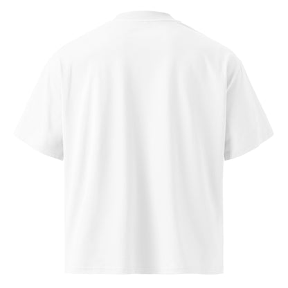 Camiseta oversize KÖNE de algodón orgánico con cuello alto y logo minimalista, vista frontal
